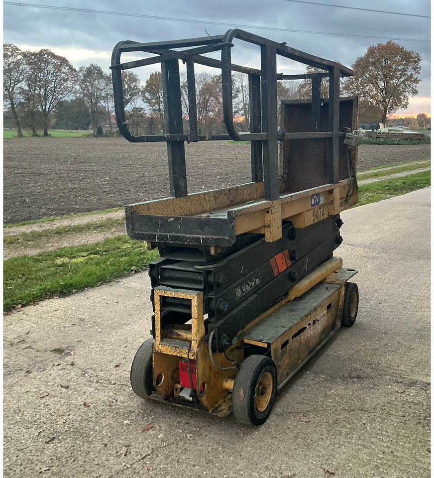 GROVE MFG SCISSOR LIFT SM2633BE AERIAL PLATFORM - Aerial platform: picture 2 GROVE MFG SCISSOR LIFT SM2633BE AERIAL PLATFORM - Aerial platform: picture 2