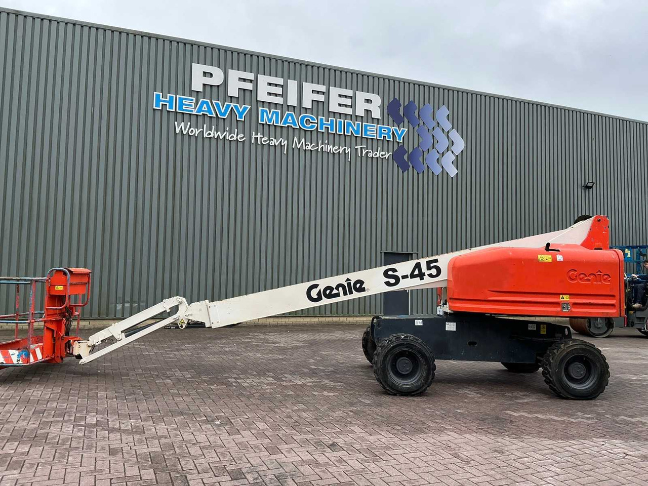 Genie S-45/4WD - Aerial platform: picture 2 Genie S-45/4WD - Aerial platform: picture 2