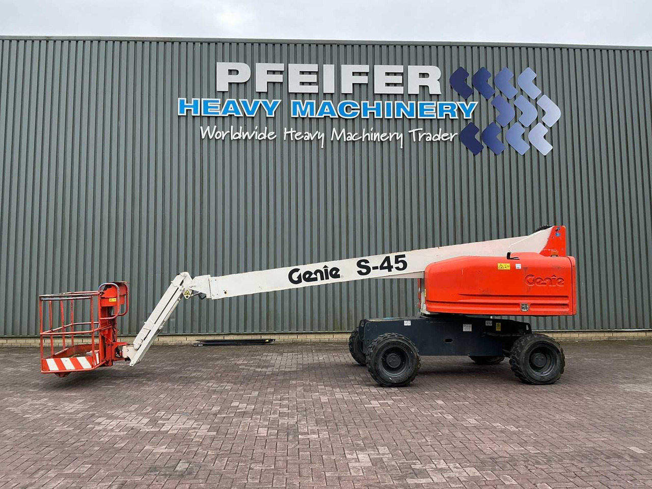 Genie S-45/4WD - Aerial platform: picture 2 Genie S-45/4WD - Aerial platform: picture 2