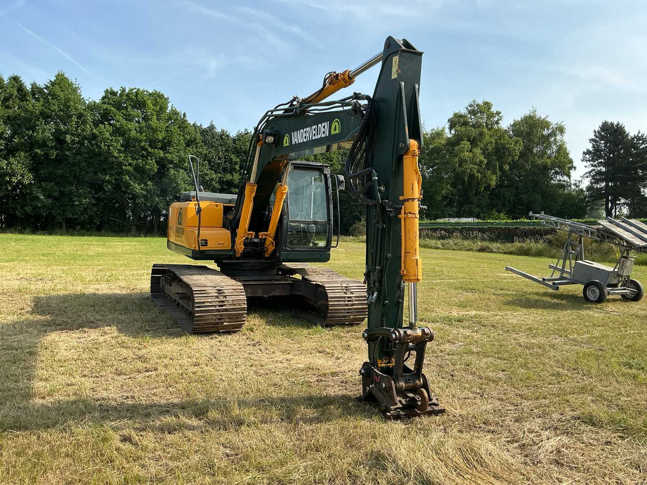 HYUNDAI ROBEX180LC-7A CRAWLER EXCAVATOR - Excavator: picture 3 HYUNDAI ROBEX180LC-7A CRAWLER EXCAVATOR - Excavator: picture 3