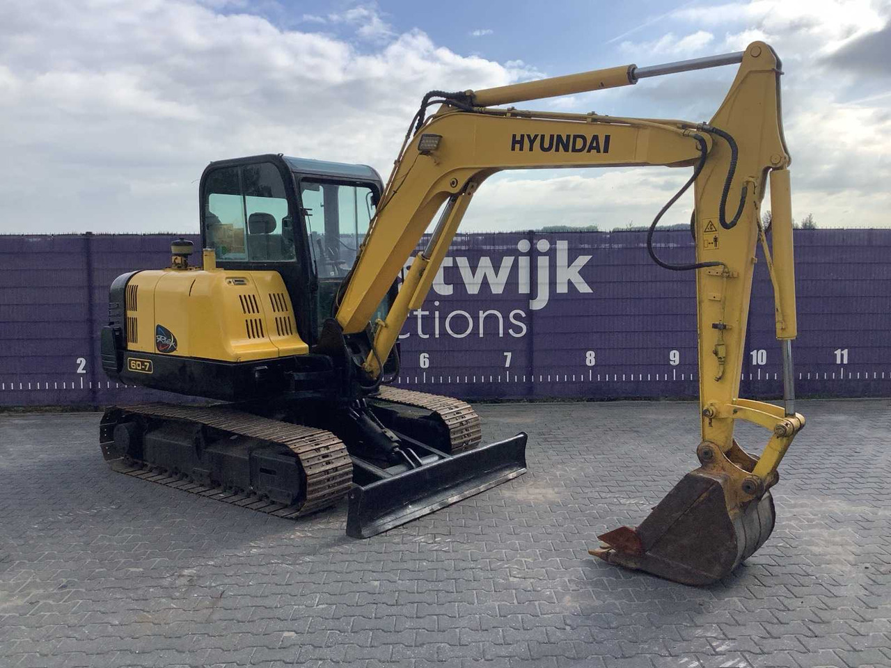 Hyundai R60-7 - Mini excavator: picture 2 Hyundai R60-7 - Mini excavator: picture 2