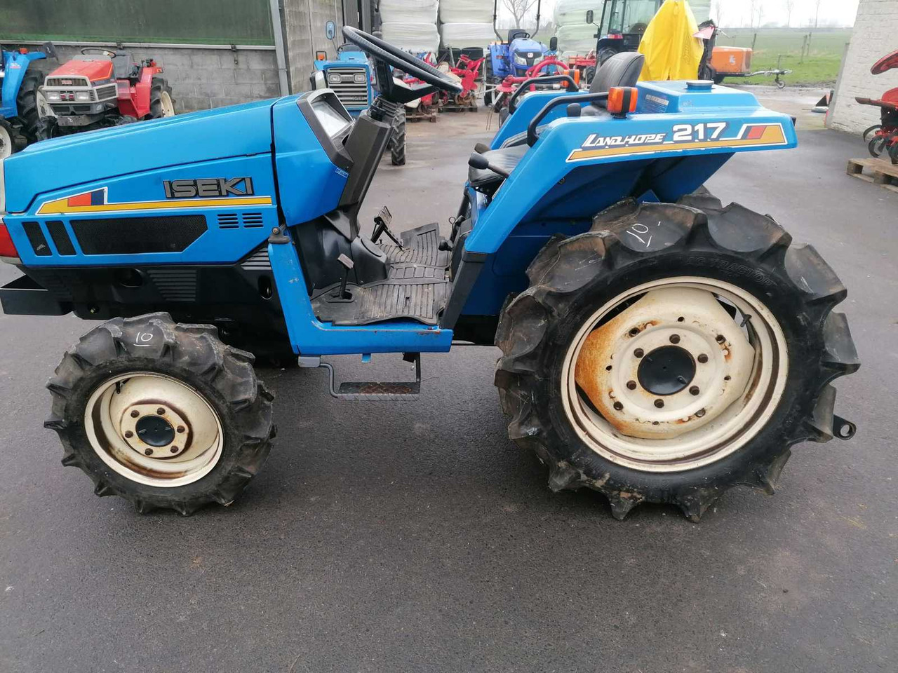 Iseki TU217F - Mini tractor: picture 1 Iseki TU217F - Mini tractor: picture 1