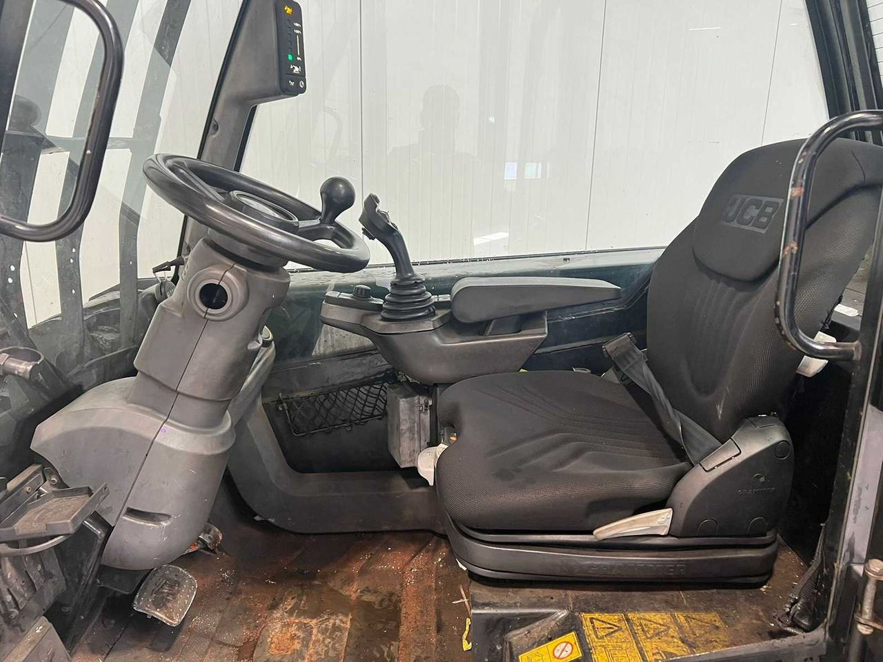 JCB - 2020 - TLT30-19E WITH FORK POSITIONER - FORKLIFT - SIDE-SHIFT - Forklift: picture 3 JCB - 2020 - TLT30-19E WITH FORK POSITIONER - FORKLIFT - SIDE-SHIFT - Forklift: picture 3