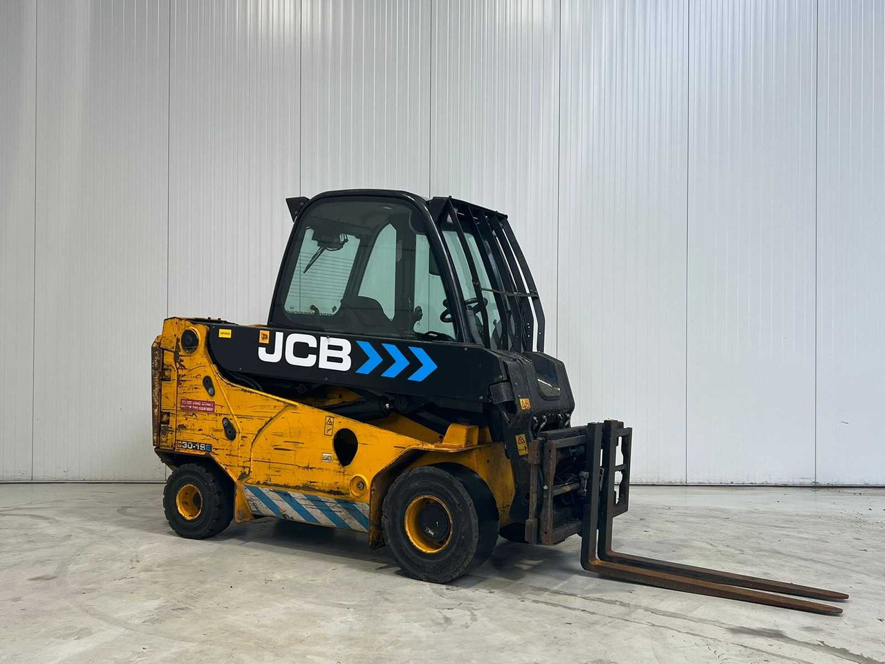 JCB - 2020 - TLT30-19E WITH FORK POSITIONER - FORKLIFT - SIDE-SHIFT - Forklift: picture 1 JCB - 2020 - TLT30-19E WITH FORK POSITIONER - FORKLIFT - SIDE-SHIFT - Forklift: picture 1