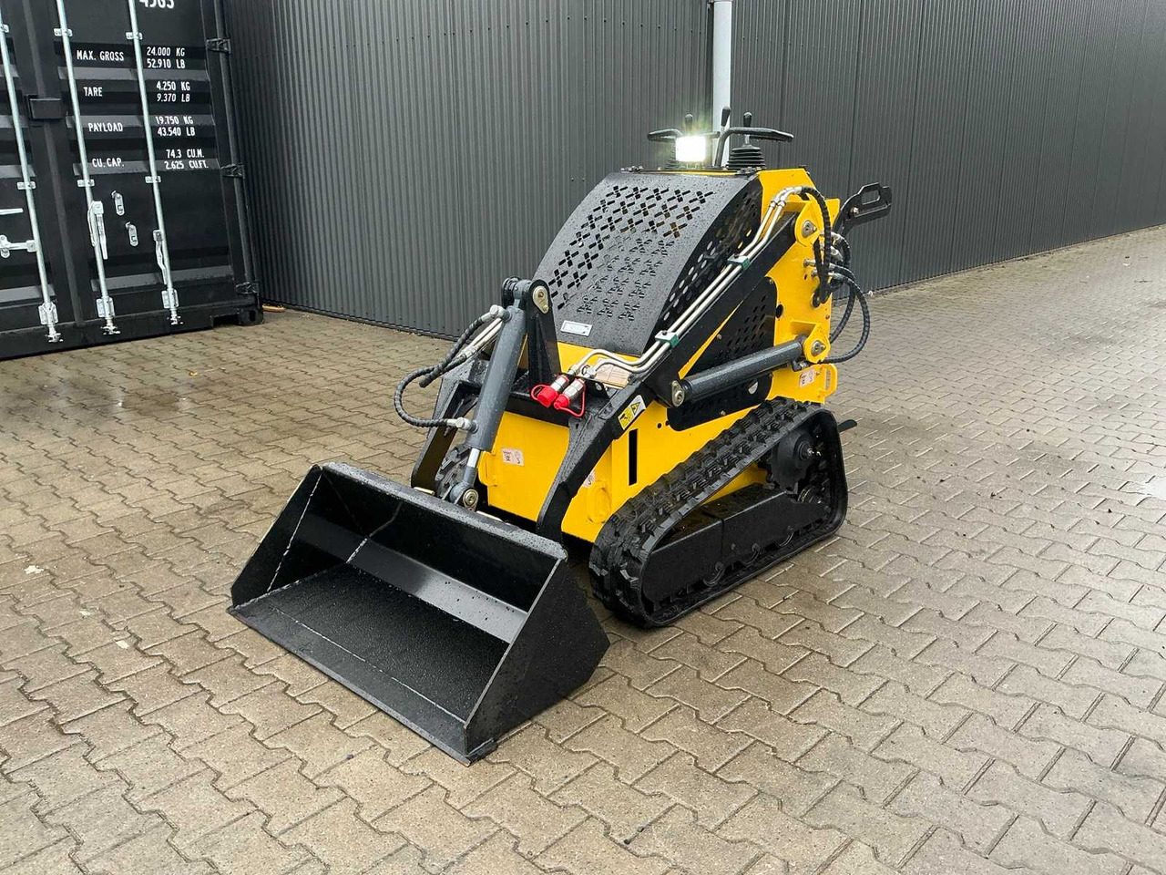JL LRT360 MINI LOADER / SKID STEER LOADER ON TRACKS - Compact track loader: picture 1 JL LRT360 MINI LOADER / SKID STEER LOADER ON TRACKS - Compact track loader: picture 1
