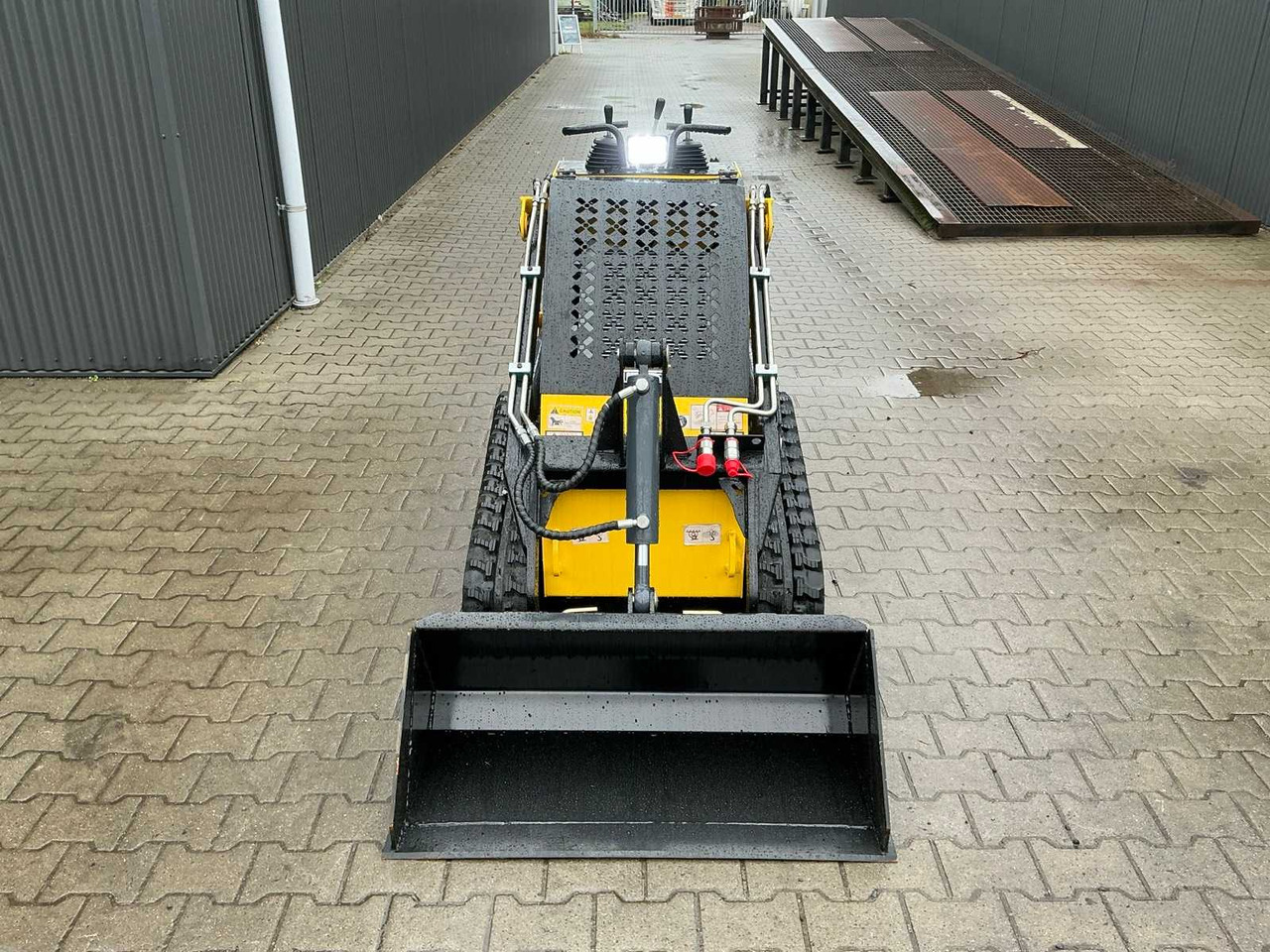 JL LRT360 MINI LOADER / SKID STEER LOADER ON TRACKS - Compact track loader: picture 5 JL LRT360 MINI LOADER / SKID STEER LOADER ON TRACKS - Compact track loader: picture 5