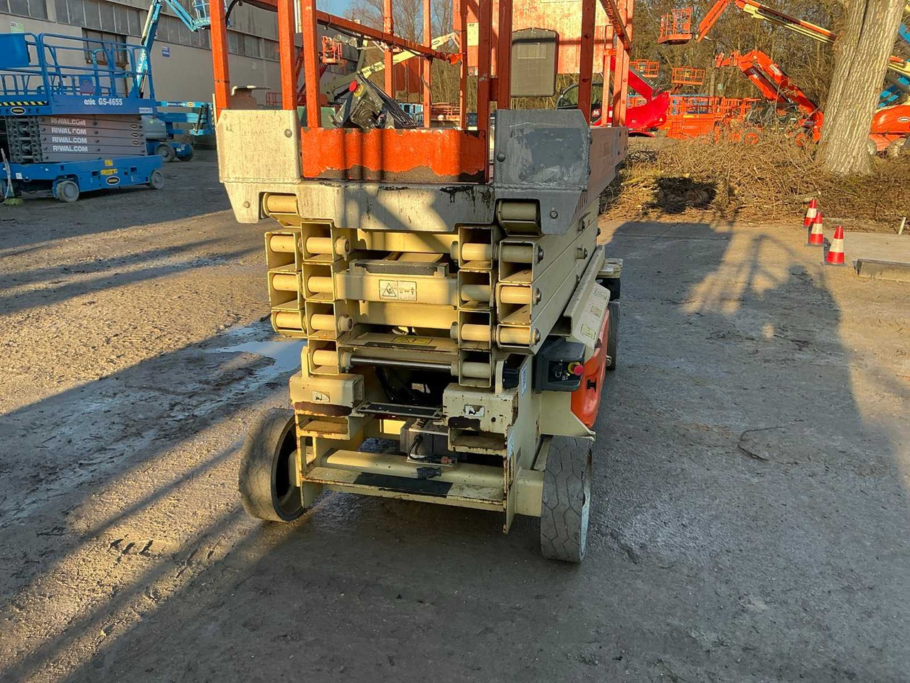 JLG - 3246ES - AERIAL WORK PLATFORMS - 2011 (ESN11811014) - Aerial platform: picture 3 JLG - 3246ES - AERIAL WORK PLATFORMS - 2011 (ESN11811014) - Aerial platform: picture 3