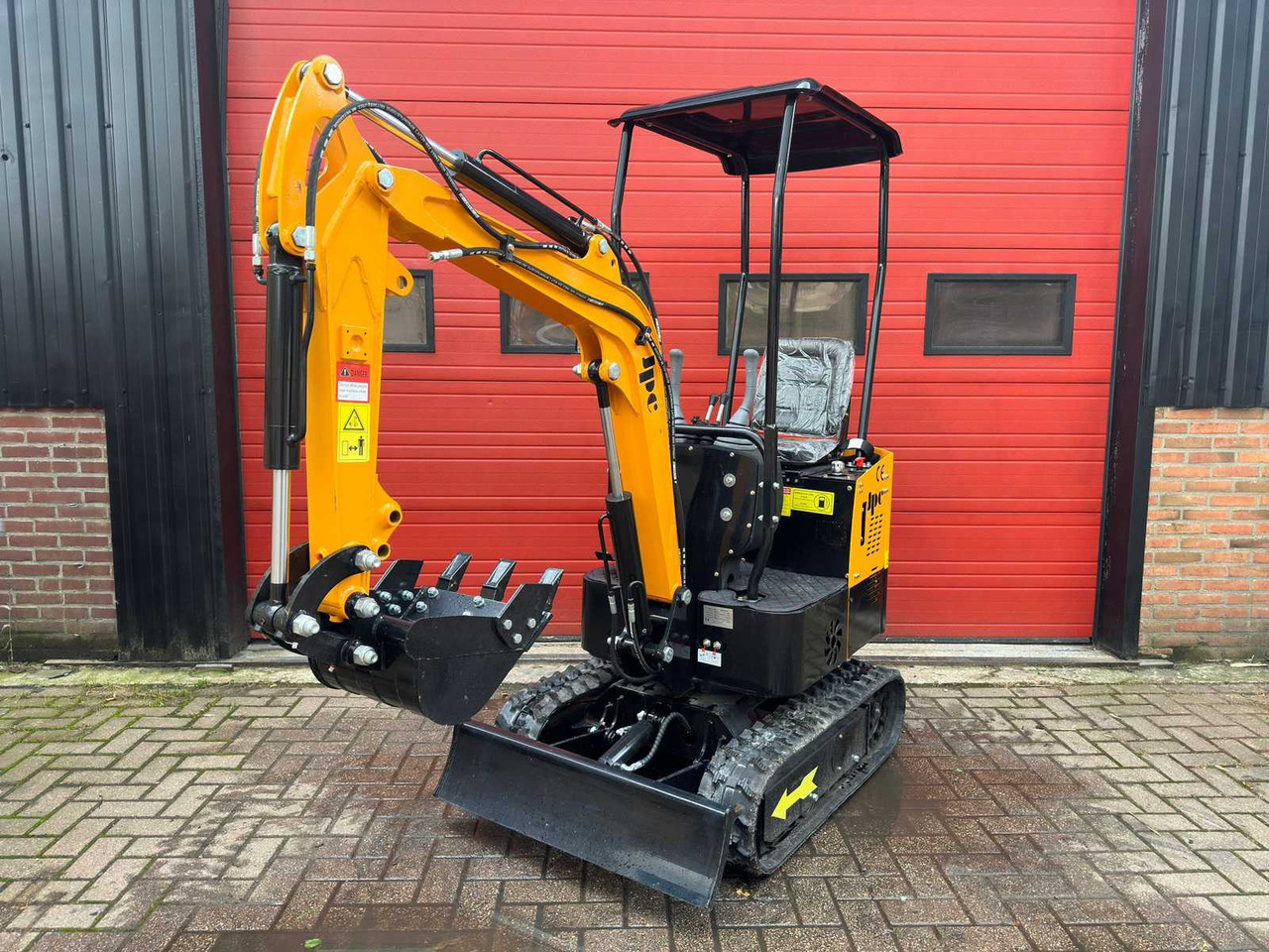 JPC HT12 Geel - Mini excavator: picture 3 JPC HT12 Geel - Mini excavator: picture 3