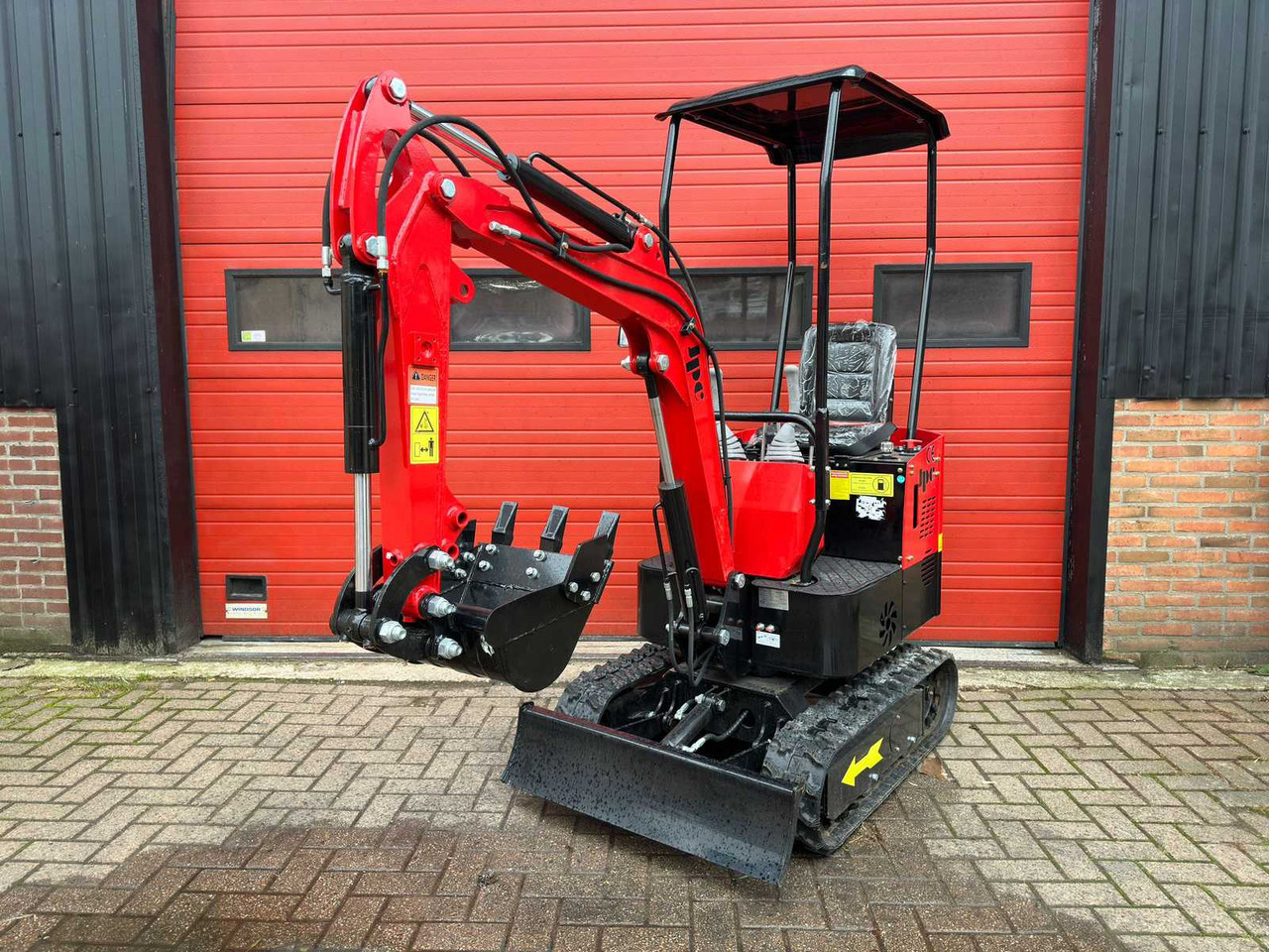 JPC HT12 - Mini excavator: picture 3 JPC HT12 - Mini excavator: picture 3