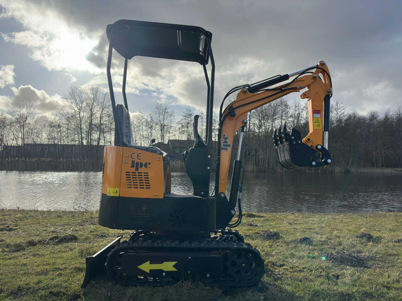 JPC HT12 - Mini excavator: picture 4 JPC HT12 - Mini excavator: picture 4