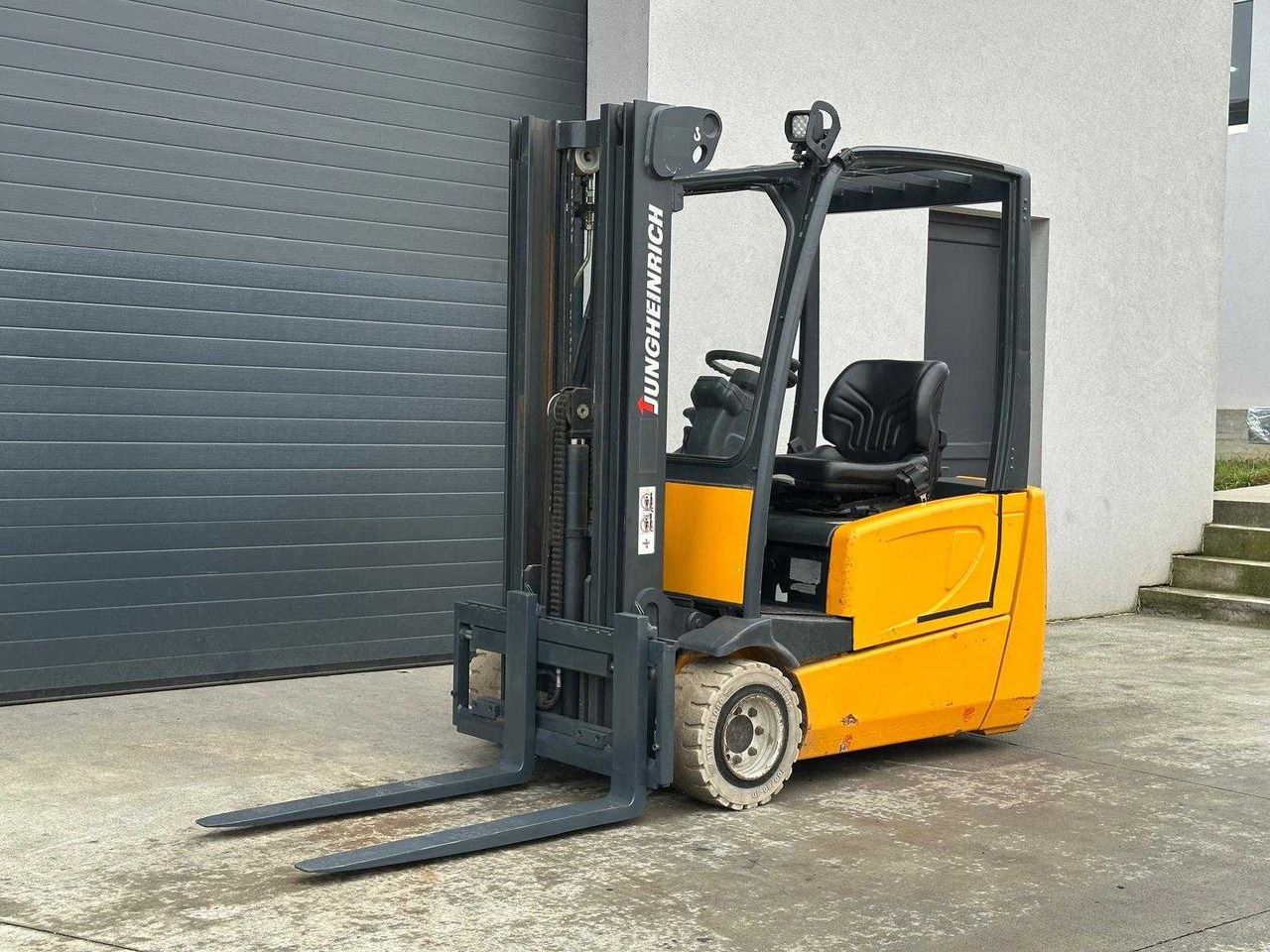 JUNGHEINRICH - SH-4-0980 - FORKLIFT TRUCKS - Forklift: picture 1 JUNGHEINRICH - SH-4-0980 - FORKLIFT TRUCKS - Forklift: picture 1