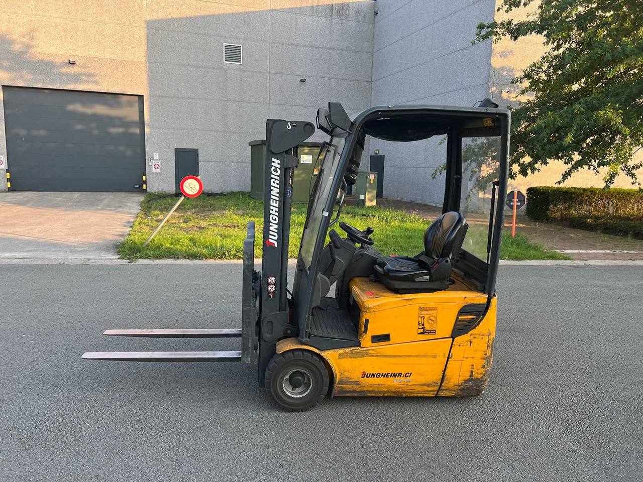 JUNGHEINRICK - EFG115 - FORKLIFT - Forklift: picture 4 JUNGHEINRICK - EFG115 - FORKLIFT - Forklift: picture 4