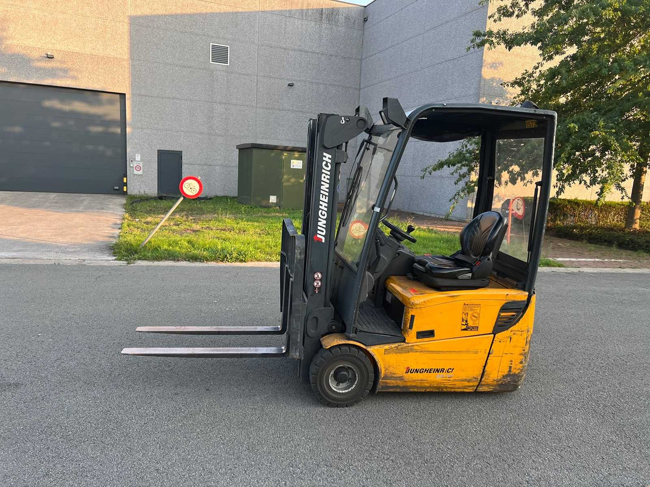 JUNGHEINRICK - EFG115 - FORKLIFT - Forklift: picture 3 JUNGHEINRICK - EFG115 - FORKLIFT - Forklift: picture 3