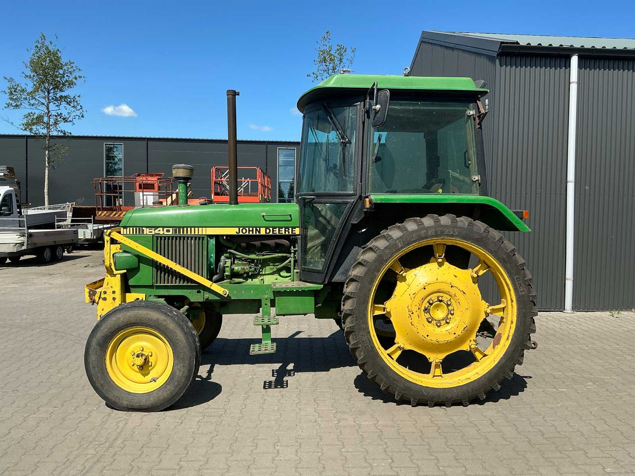 John Deere 1640 Synchron - Farm tractor: picture 3 John Deere 1640 Synchron - Farm tractor: picture 3