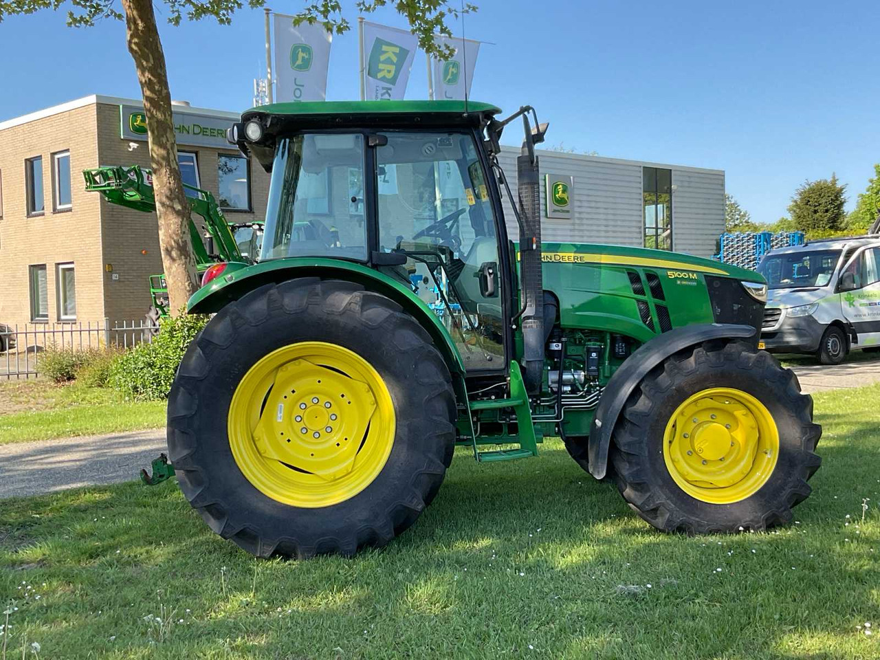 John Deere 5100M - Farm tractor: picture 5 John Deere 5100M - Farm tractor: picture 5