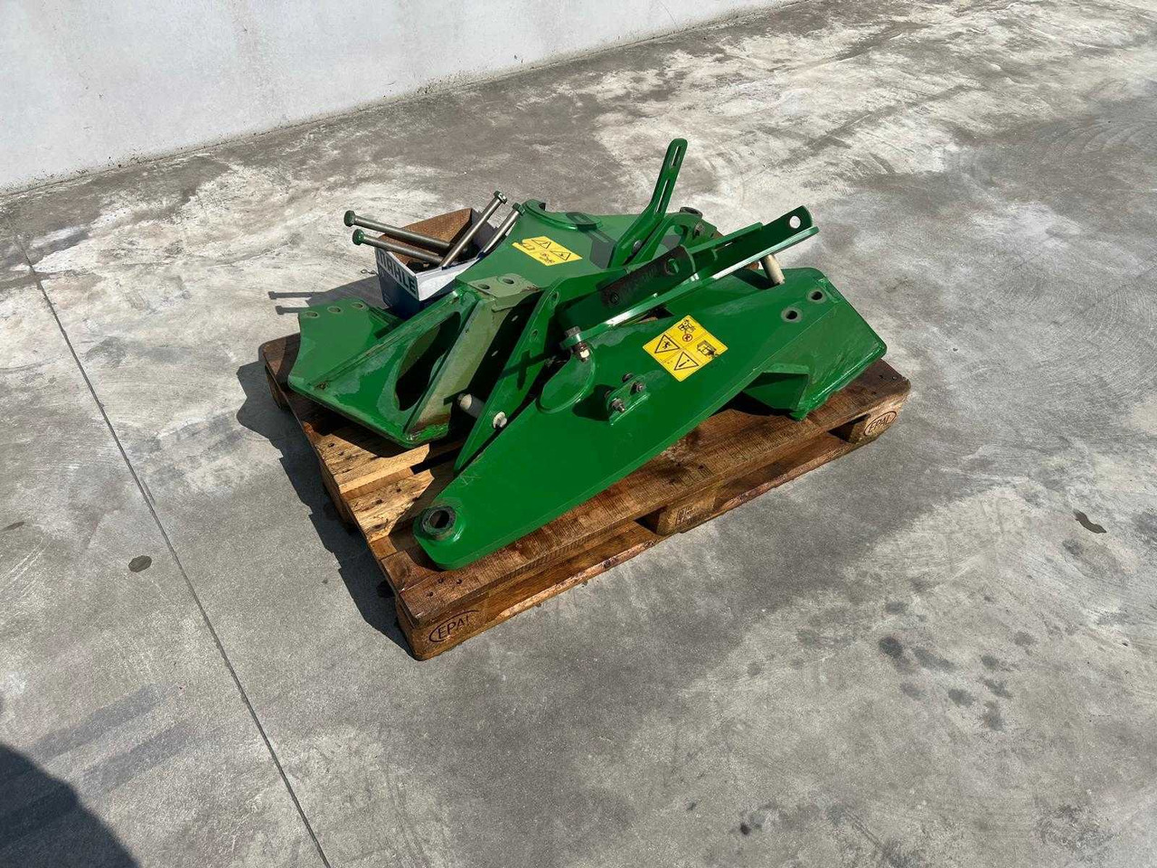 Front loader for tractor John Deere 653: picture 6