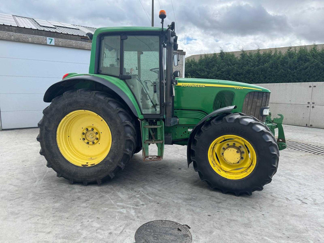 John Deere 6920 - Farm tractor: picture 4 John Deere 6920 - Farm tractor: picture 4