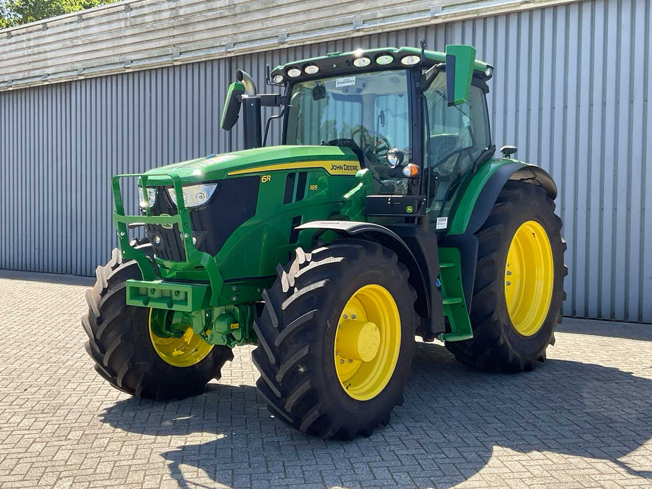 John Deere 6R 185 - Farm tractor: picture 1 John Deere 6R 185 - Farm tractor: picture 1
