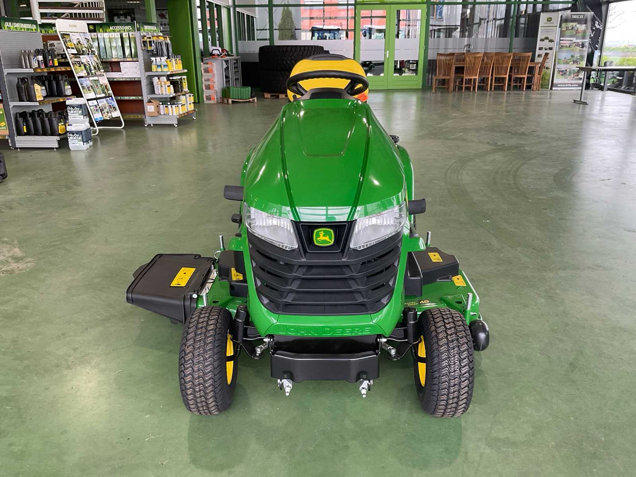John Deere X350 - Garden mower: picture 2 John Deere X350 - Garden mower: picture 2