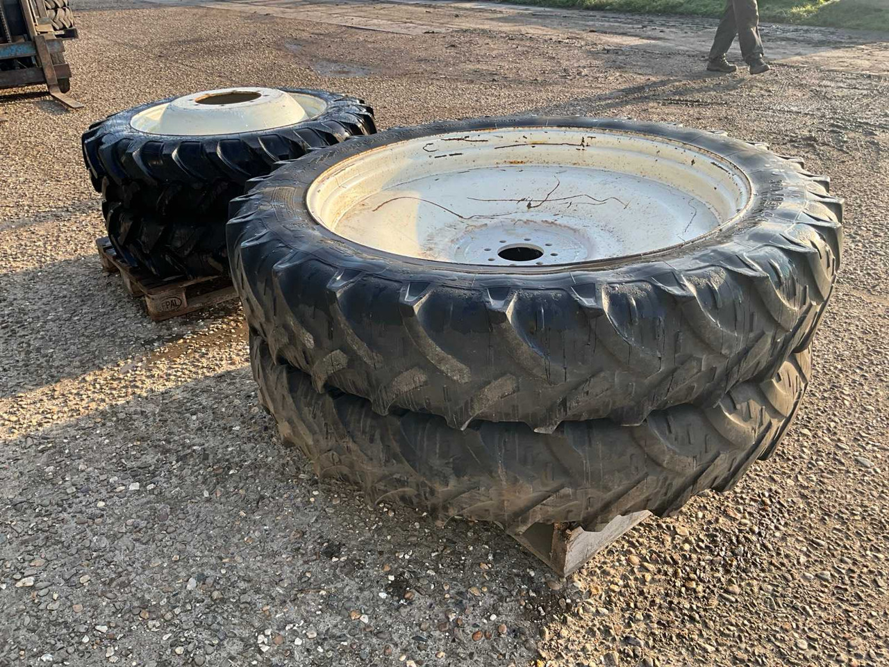 Kleber / Alliance - Wheels and tires for Farm tractor: picture 4 Kleber / Alliance - Wheels and tires for Farm tractor: picture 4