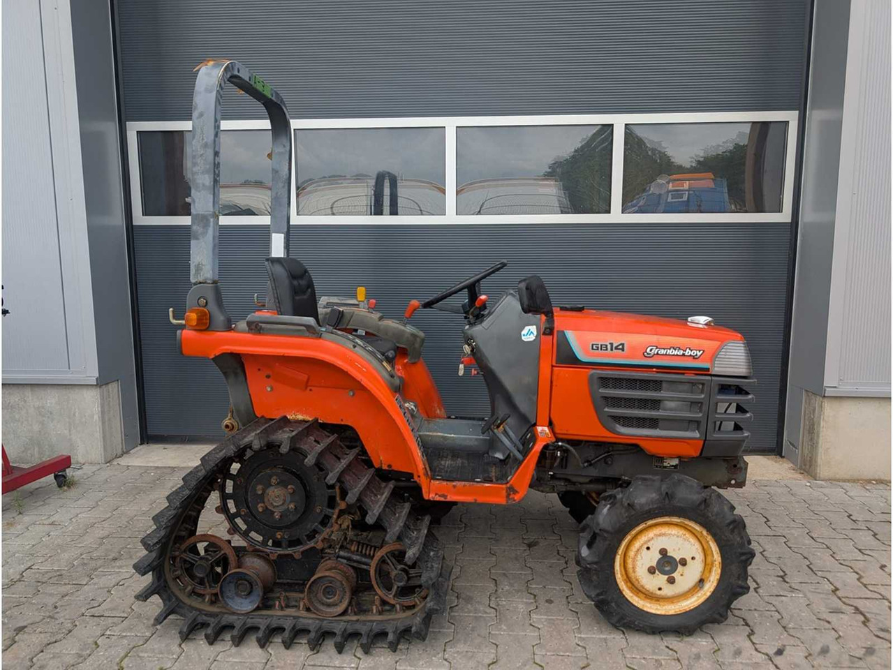 Kubota GB14 - Municipal tractor: picture 2 Kubota GB14 - Municipal tractor: picture 2