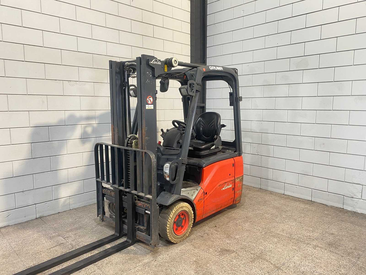 LINDE - 2012 - E15 - FORKLIFT TRUCK - Forklift: picture 2 LINDE - 2012 - E15 - FORKLIFT TRUCK - Forklift: picture 2