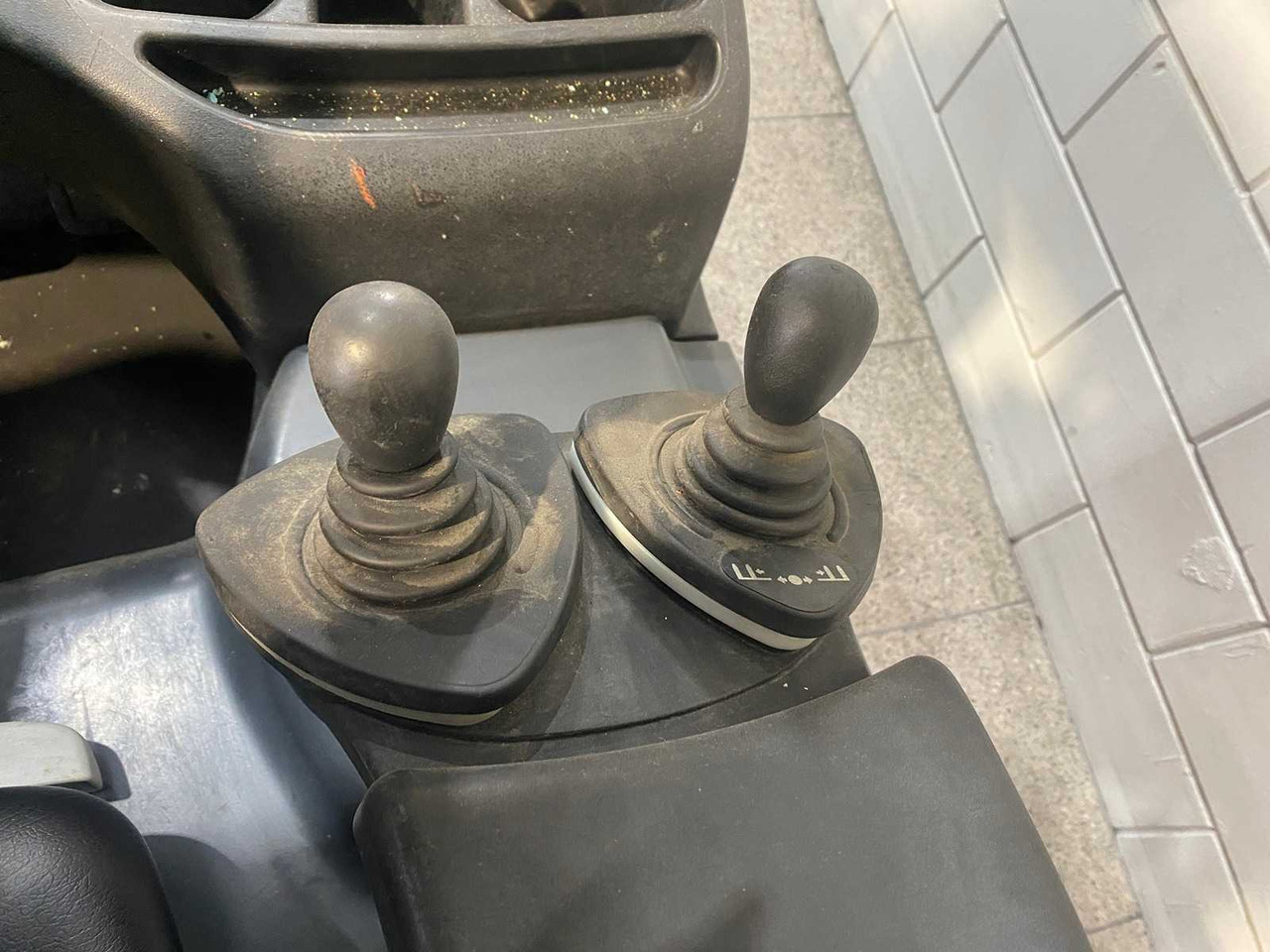 Forklift LINDE - 2012 - E15 - FORKLIFT TRUCK: picture 12