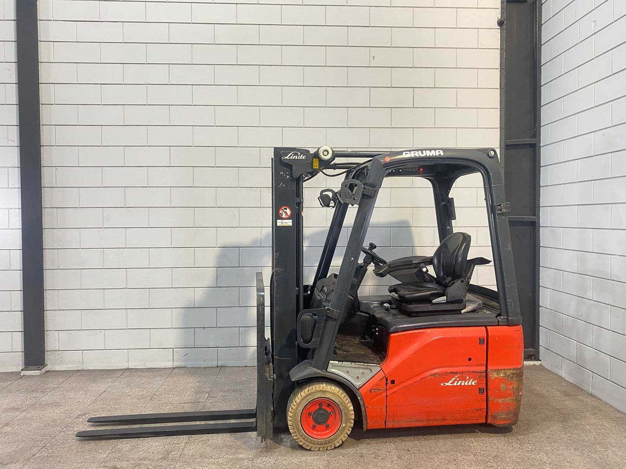 LINDE - 2012 - E15 - FORKLIFT TRUCK - Forklift: picture 1 LINDE - 2012 - E15 - FORKLIFT TRUCK - Forklift: picture 1
