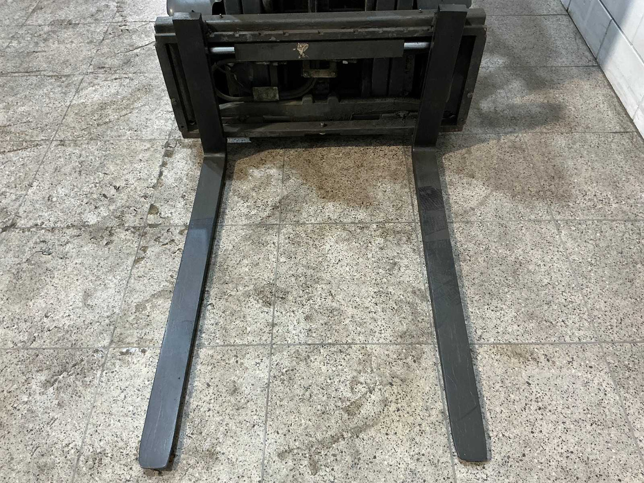 LINDE - 2016 - E16-02 - FORKLIFT TRUCK - Forklift: picture 5 LINDE - 2016 - E16-02 - FORKLIFT TRUCK - Forklift: picture 5