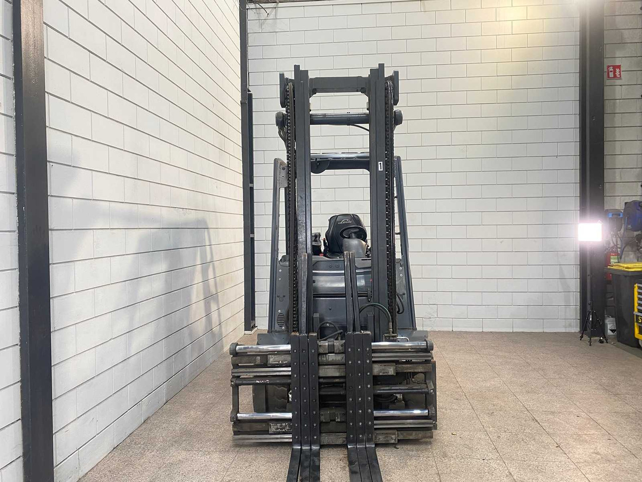 LINDE - 2019 - E50HL-01 - FORKLIFT TRUCK - Forklift: picture 3 LINDE - 2019 - E50HL-01 - FORKLIFT TRUCK - Forklift: picture 3