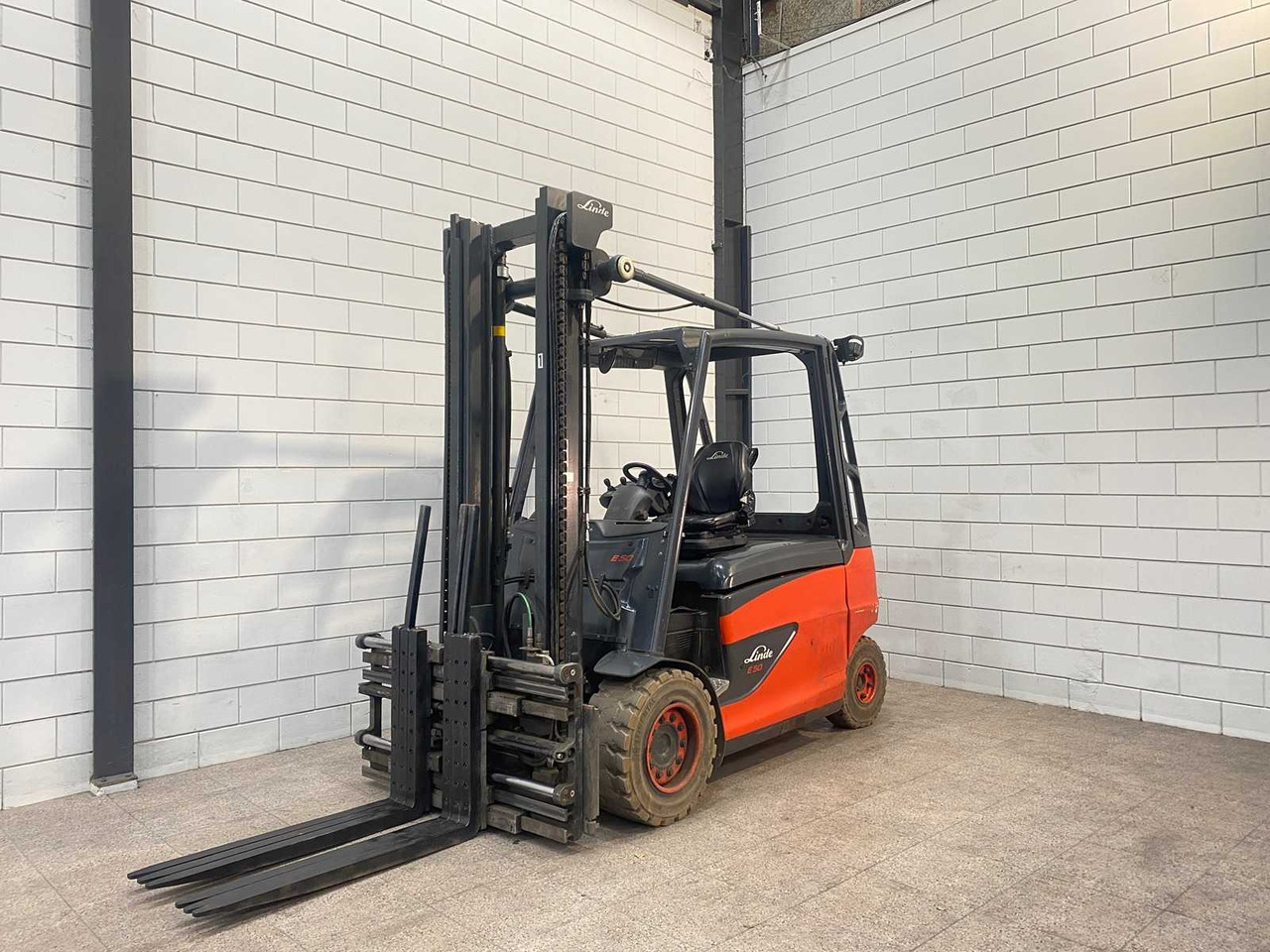 LINDE - 2019 - E50HL-01 - FORKLIFT TRUCK - Forklift: picture 2 LINDE - 2019 - E50HL-01 - FORKLIFT TRUCK - Forklift: picture 2