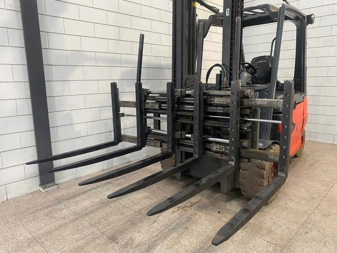 LINDE - 2019 - E50HL-01 - FORKLIFT TRUCK - Forklift: picture 4 LINDE - 2019 - E50HL-01 - FORKLIFT TRUCK - Forklift: picture 4