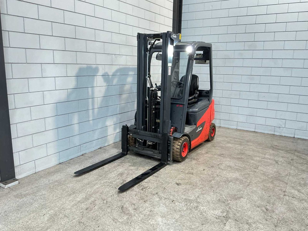 LINDE - 2021 - E16P - FORKLIFT TRUCK - Forklift: picture 3 LINDE - 2021 - E16P - FORKLIFT TRUCK - Forklift: picture 3