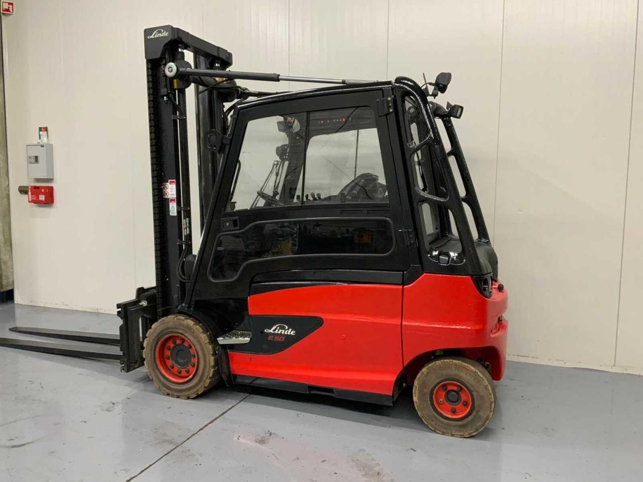 LINDE E50 - 4.1M DUPLEX, FORK POSITIONER, SIDE-SHIFT, LONG FORKS - FORKLIFT - Forklift: picture 3 LINDE E50 - 4.1M DUPLEX, FORK POSITIONER, SIDE-SHIFT, LONG FORKS - FORKLIFT - Forklift: picture 3