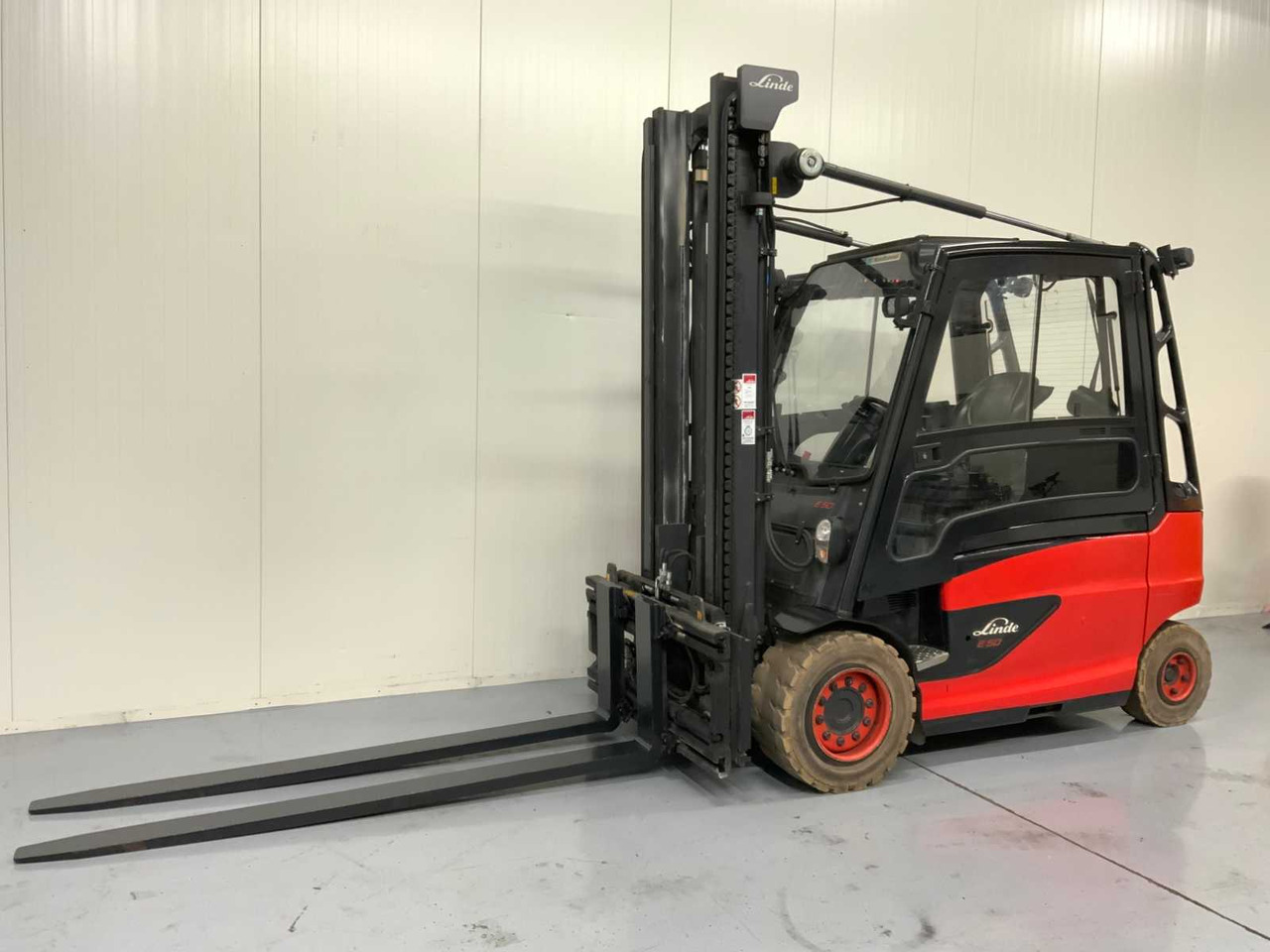 LINDE E50 - 4.1M DUPLEX, FORK POSITIONER, SIDE-SHIFT, LONG FORKS - FORKLIFT - Forklift: picture 1 LINDE E50 - 4.1M DUPLEX, FORK POSITIONER, SIDE-SHIFT, LONG FORKS - FORKLIFT - Forklift: picture 1