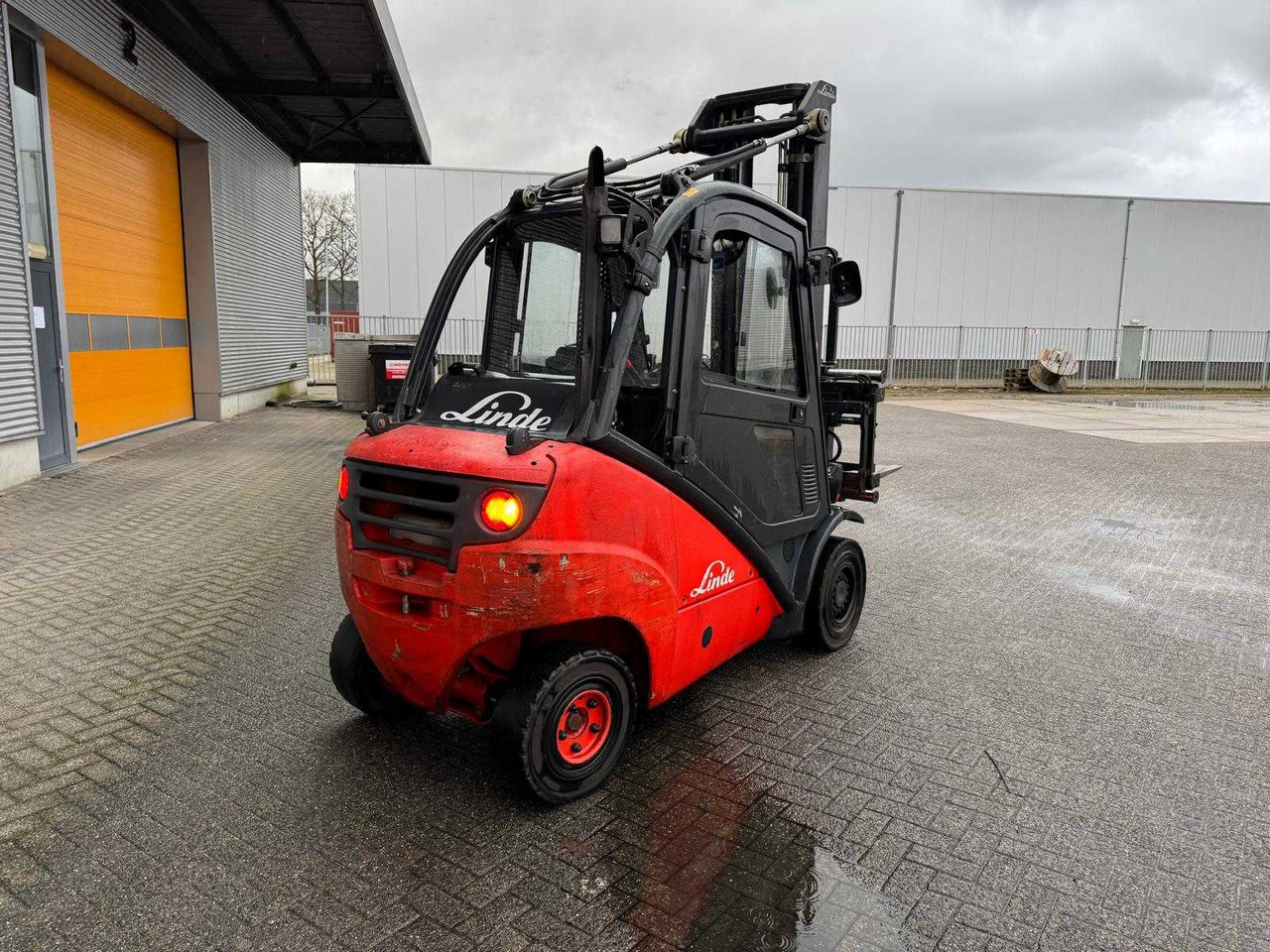 LINDE - H30 - FORKLIFT TRUCKS - 2006 - Forklift: picture 4 LINDE - H30 - FORKLIFT TRUCKS - 2006 - Forklift: picture 4