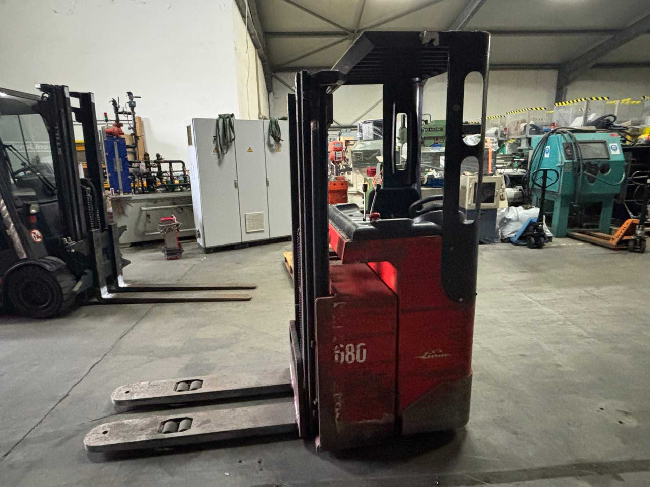 LINDE - L 16 - REACH FORKLIFT - 1999 - Forklift: picture 5 LINDE - L 16 - REACH FORKLIFT - 1999 - Forklift: picture 5