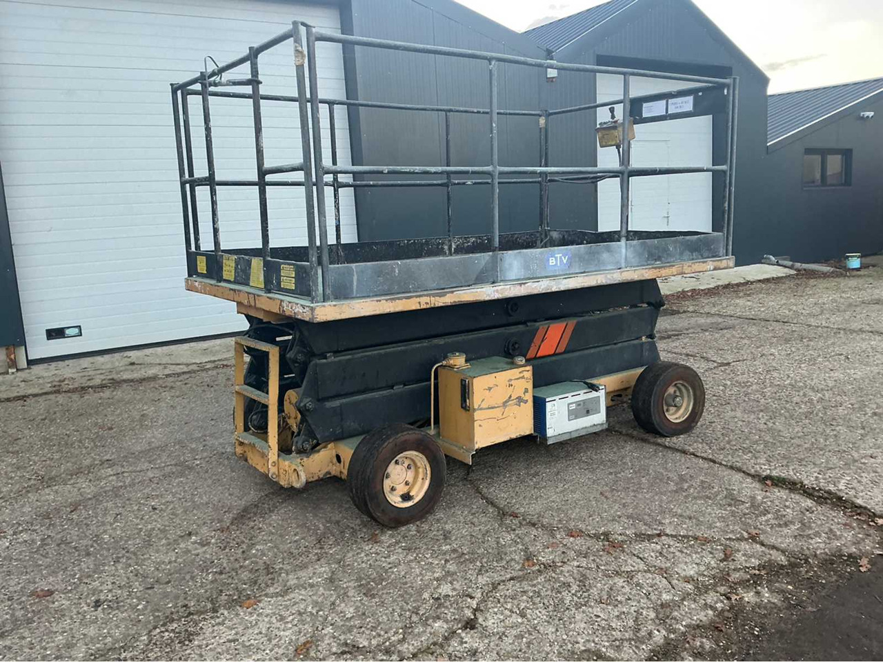 MANLIFT SCISSOR LIFT SM3270E AERIAL PLATFORM - Aerial platform: picture 1 MANLIFT SCISSOR LIFT SM3270E AERIAL PLATFORM - Aerial platform: picture 1