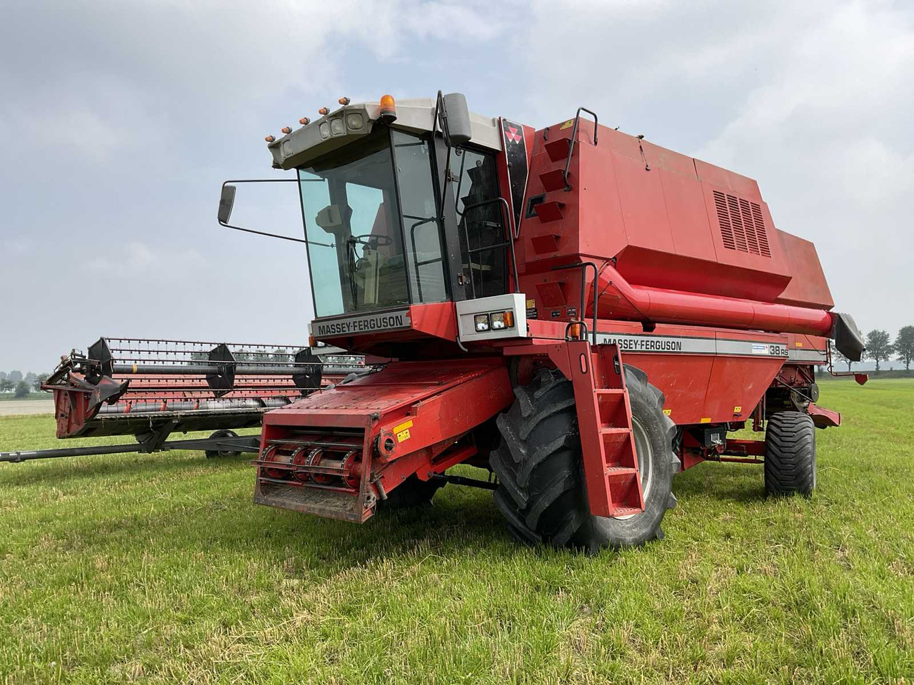 Massey Ferguson 38 RS - Combine harvester: picture 1 Massey Ferguson 38 RS - Combine harvester: picture 1