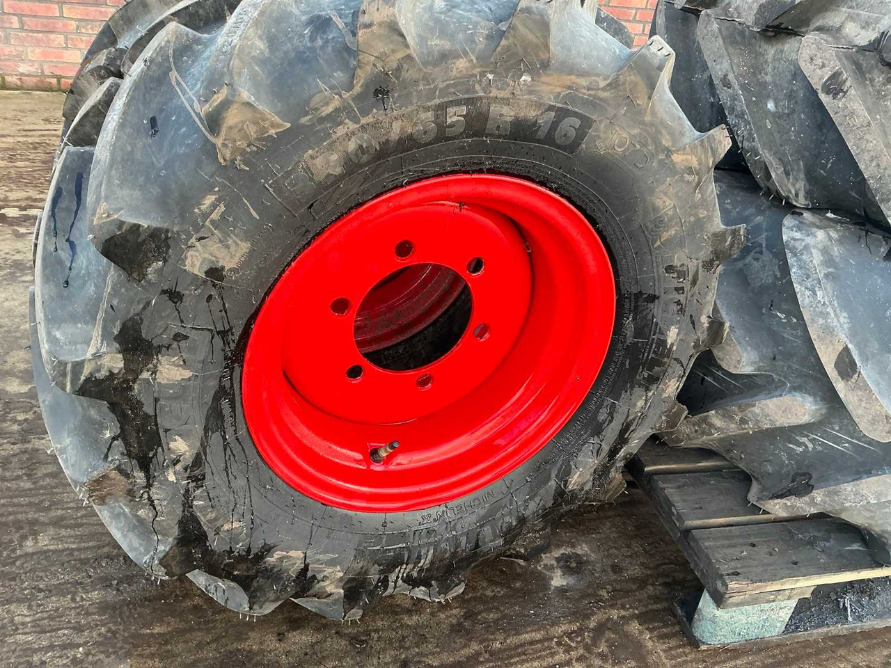 Michelin Multibib - Wheels and tires for Farm tractor: picture 2 Michelin Multibib - Wheels and tires for Farm tractor: picture 2