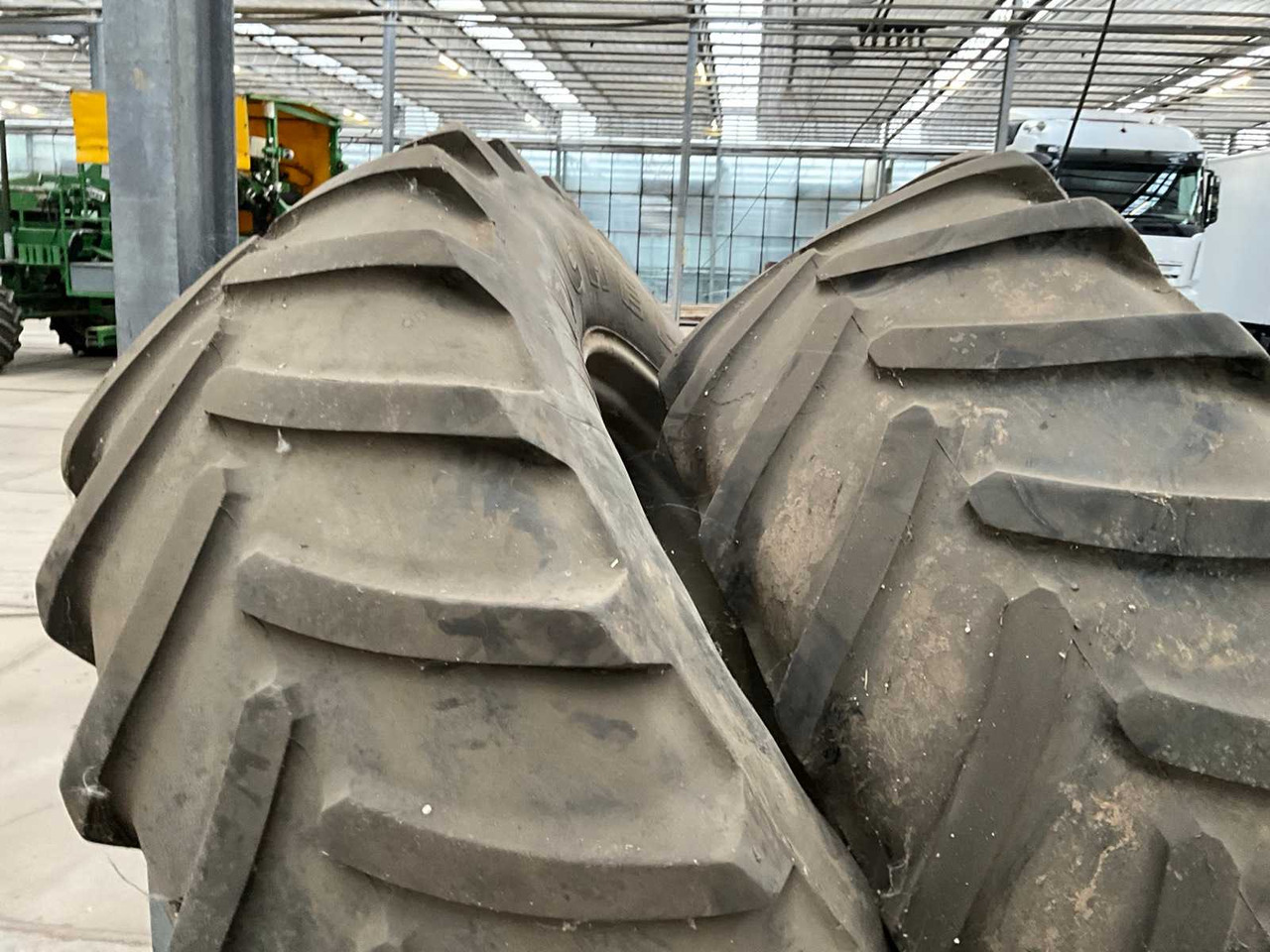 Michelin XM108 - Wheels and tires for Farm tractor: picture 3 Michelin XM108 - Wheels and tires for Farm tractor: picture 3