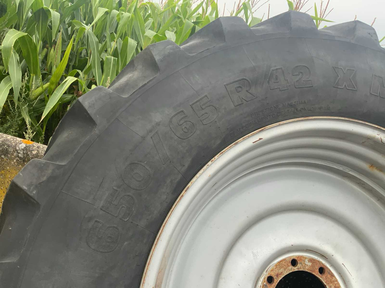 Michelin XM108 - Wheels and tires for Farm tractor: picture 3 Michelin XM108 - Wheels and tires for Farm tractor: picture 3
