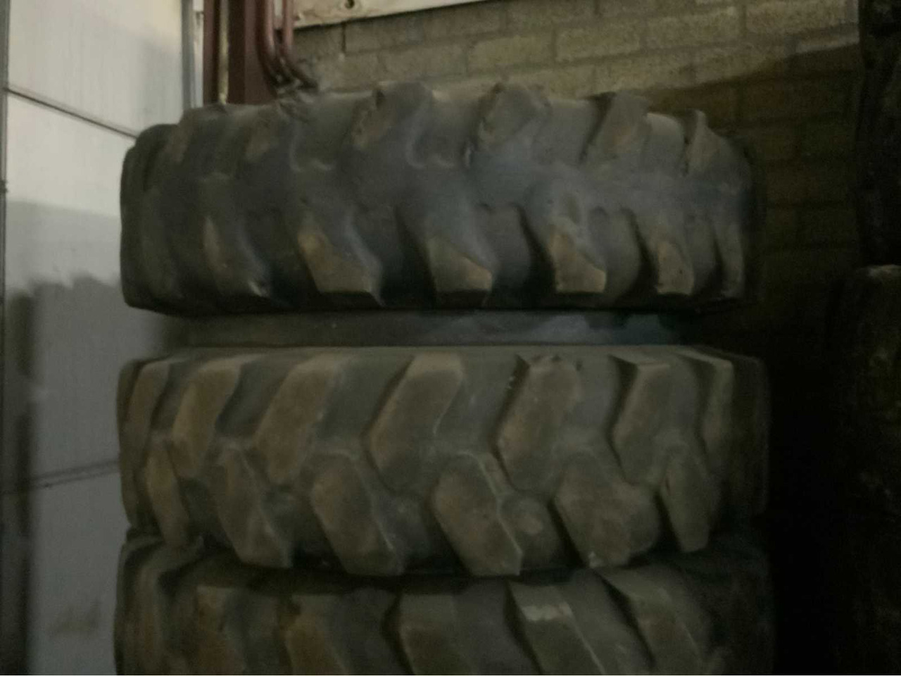 Mitas 1000x20 - Wheels and tires for Farm tractor: picture 1 Mitas 1000x20 - Wheels and tires for Farm tractor: picture 1