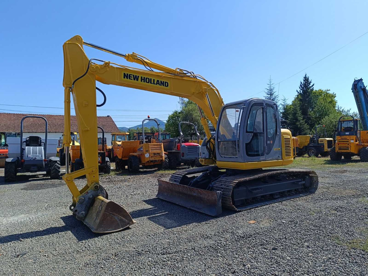 NEW HOLLAND KOBELCO - E-135-SR - TRACKED EXCAVATOR - 2011 - Excavator: picture 1 NEW HOLLAND KOBELCO - E-135-SR - TRACKED EXCAVATOR - 2011 - Excavator: picture 1