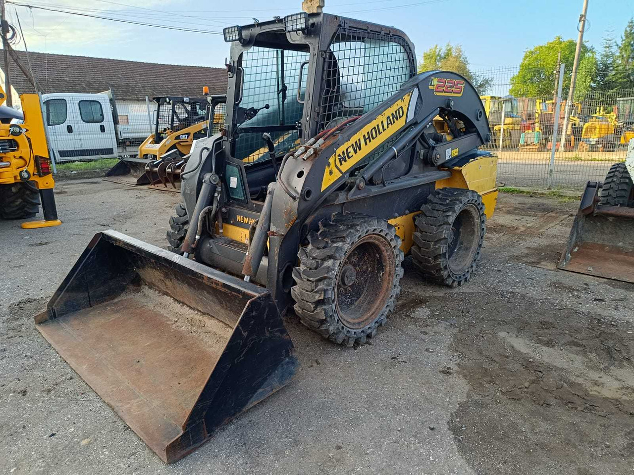 NEW HOLLAND - L225 - COMPACT LOADER - 2012 - Compact track loader: picture 2 NEW HOLLAND - L225 - COMPACT LOADER - 2012 - Compact track loader: picture 2