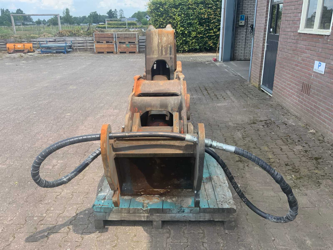 NPK G-18A - Excavator bucket: picture 4 NPK G-18A - Excavator bucket: picture 4