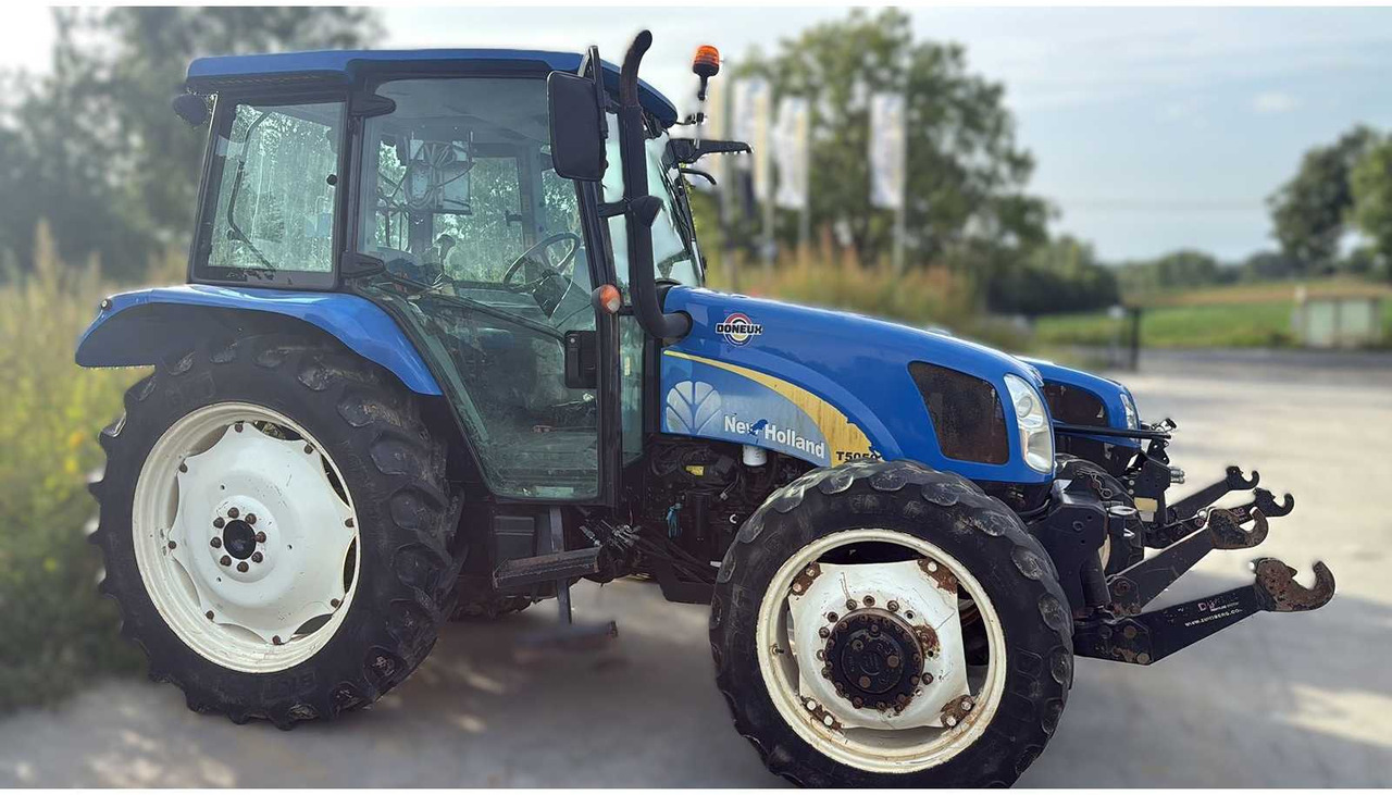 New Holland T5050 - Farm tractor: picture 2 New Holland T5050 - Farm tractor: picture 2
