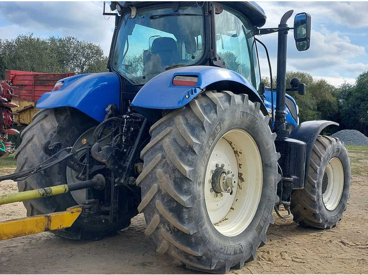 New Holland T7.245 - Farm tractor: picture 2 New Holland T7.245 - Farm tractor: picture 2