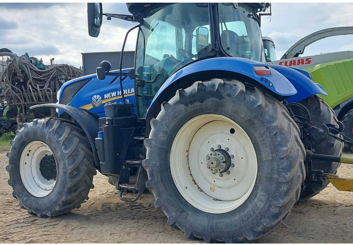 New Holland T7.245 - Farm tractor: picture 1 New Holland T7.245 - Farm tractor: picture 1