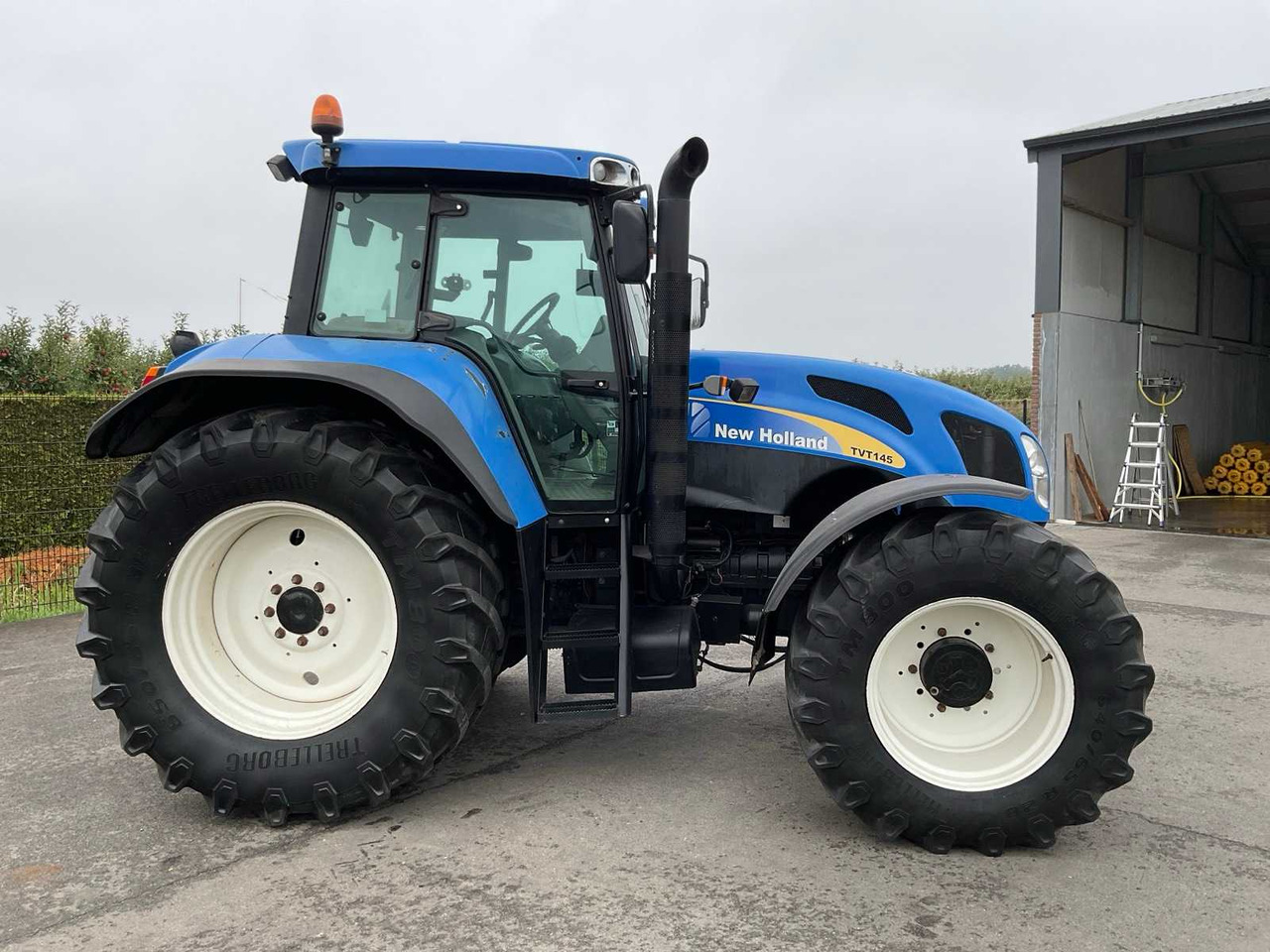 New Holland TVT145 - Farm tractor: picture 5 New Holland TVT145 - Farm tractor: picture 5